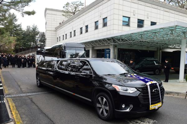 Lee Sun-kyun was laid to rest at Seoul Natio<em></em>nal University Hospital's funeral home on December 29, 2023.